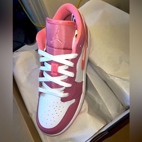 Air Jordan 1 Low (GS) 6Y - Picture 7 of 9